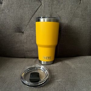 Yeti Rambler 30 oz Tumbler, Alpine Yellow